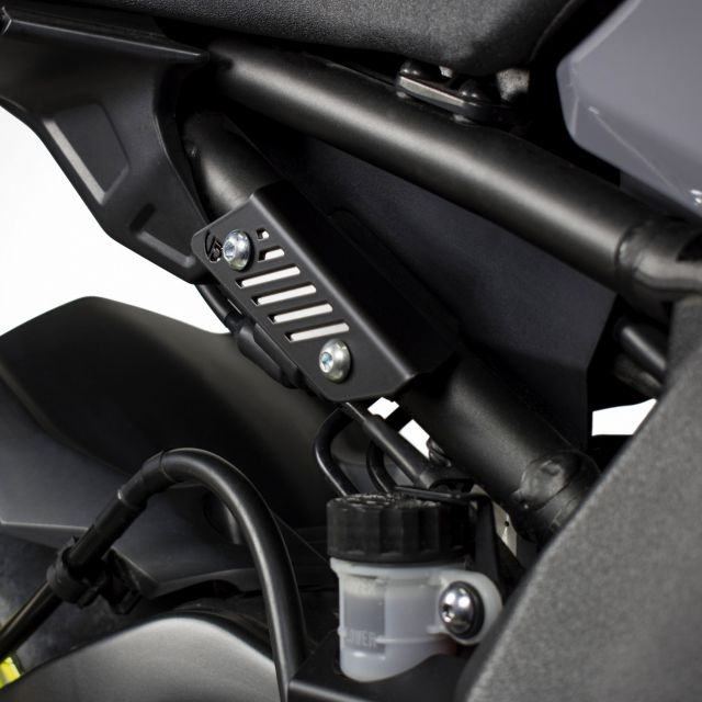 Kit para substituir os pedais dos passageiros Yamaha MT-10